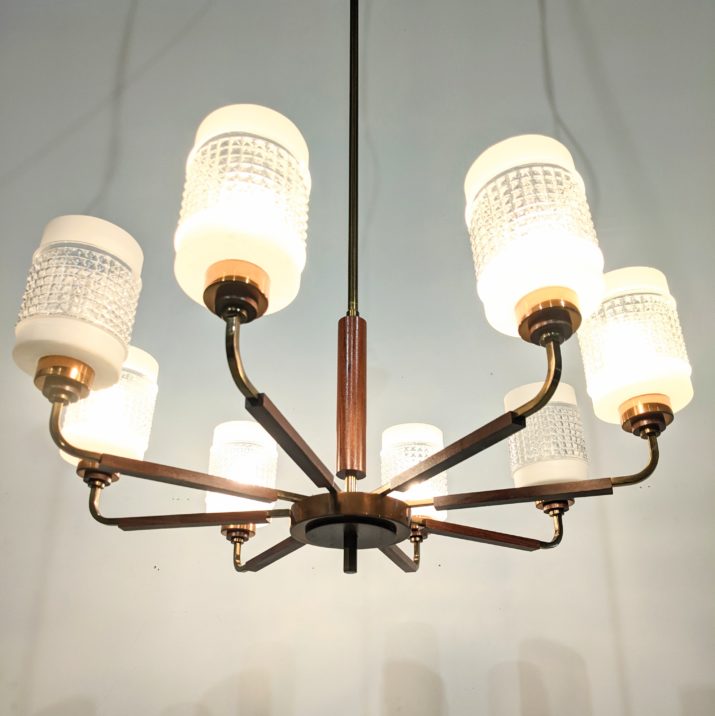 Suspension vintage huit feux en teck et laiton – Image 4
