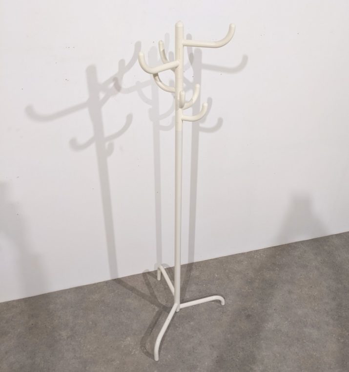 Porte-manteau tubulaire vintage – Image 4