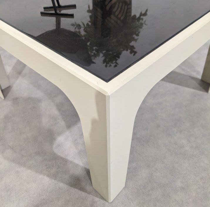Petite table basse en plexiglass années 70 – Image 4