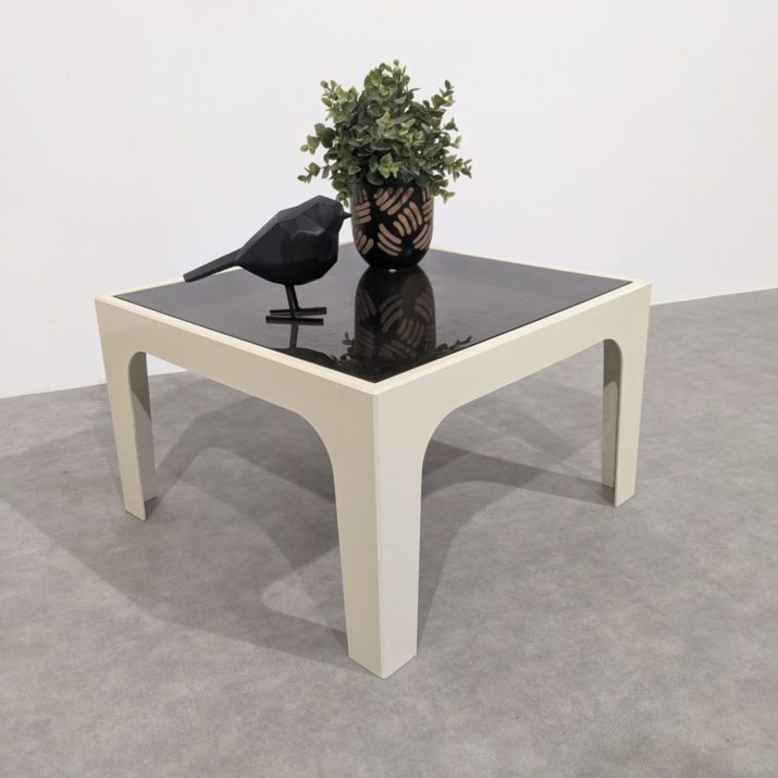 Petite table basse en plexiglass années 70 – Image 5