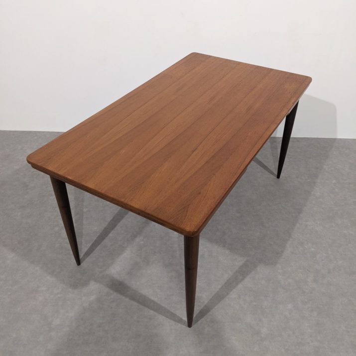 Table à manger vintage scandinave