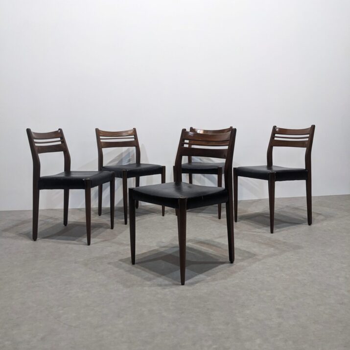 Suite de cinq chaises vintage (+1)