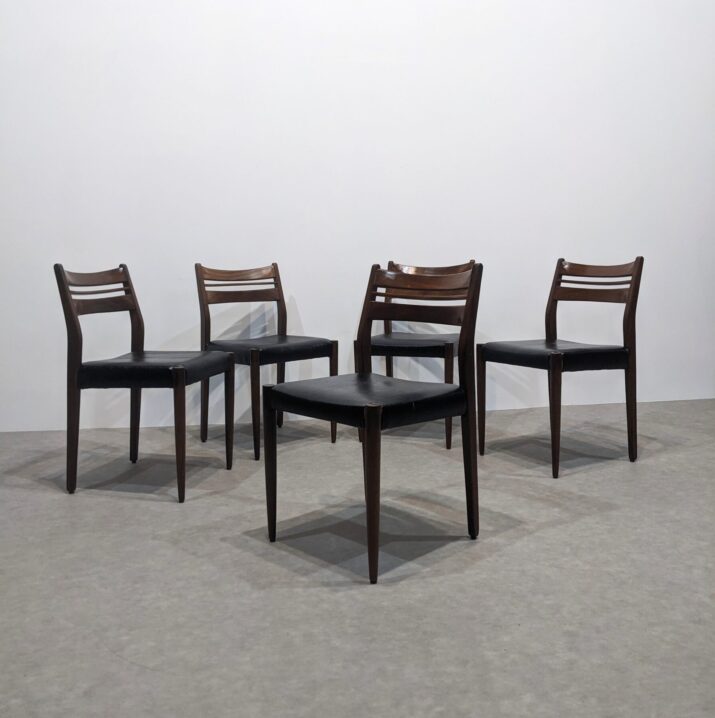 Suite de cinq chaises vintage (+1)
