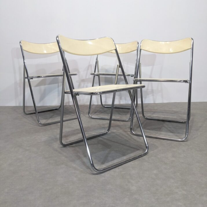 Quatre chaises pliantes 80'