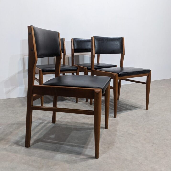 Suite de 4 chaises vintage