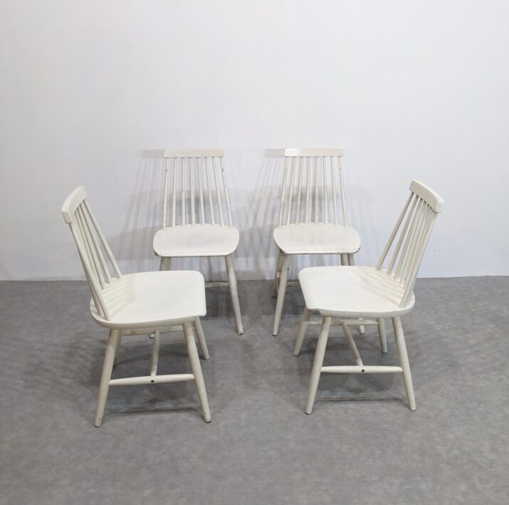 Suite de 4 chaises 80' à barreaux – Image 3