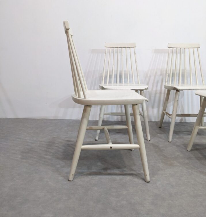 Suite de 4 chaises 80' à barreaux – Image 2