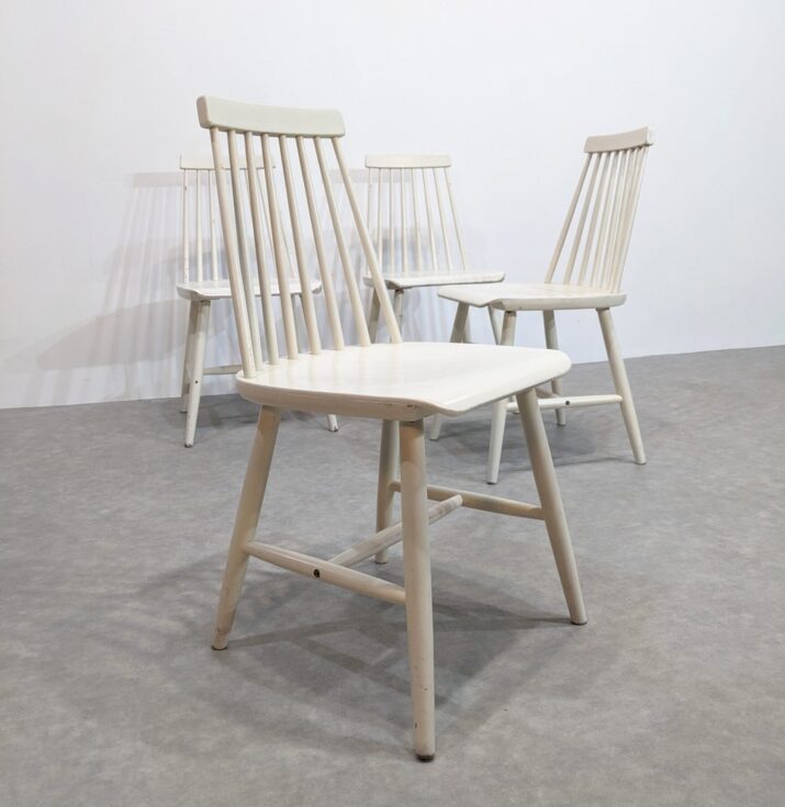 Suite de 4 chaises 80' à barreaux – Image 7