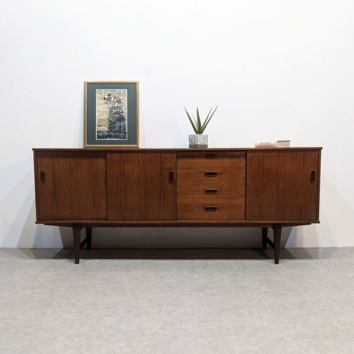 Buffet vintage scandinave
