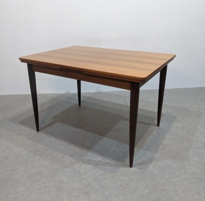 Table à repas vintage scandinave