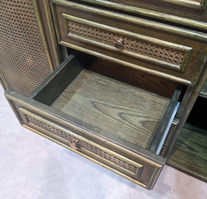 Buffet vintage en rotin – Image 3