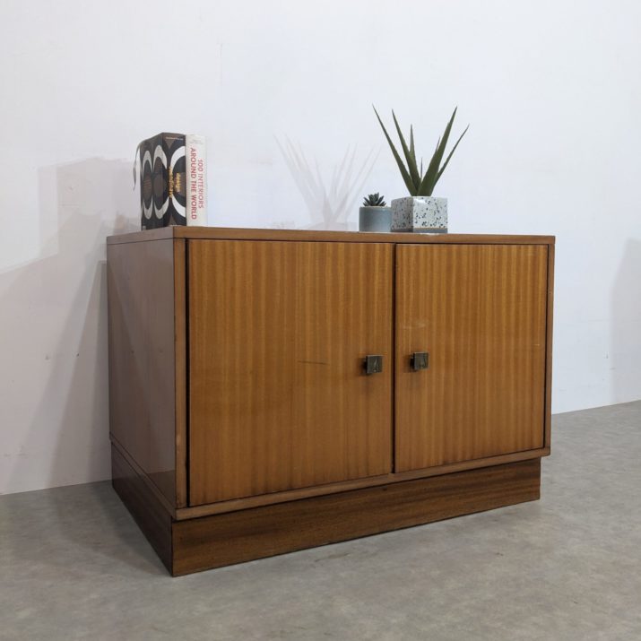 Armoire basse, coffre vintage