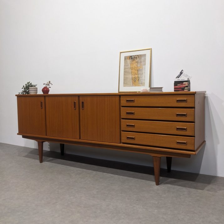 Buffet vintage scandinave