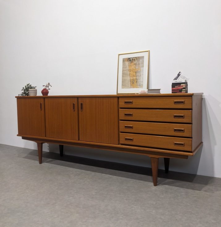Buffet vintage scandinave