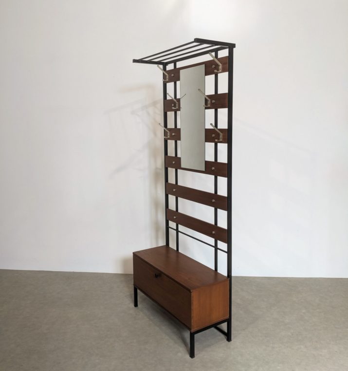 Porte-manteau avec coffre