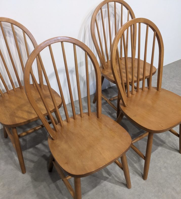 Quatre chaises arrondies – Image 3