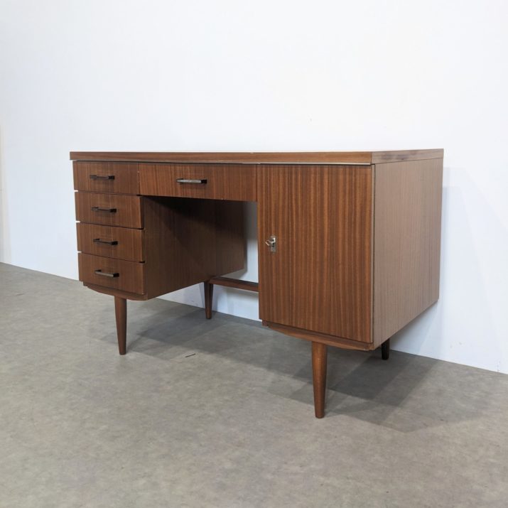 Bureau cinq tiroirs