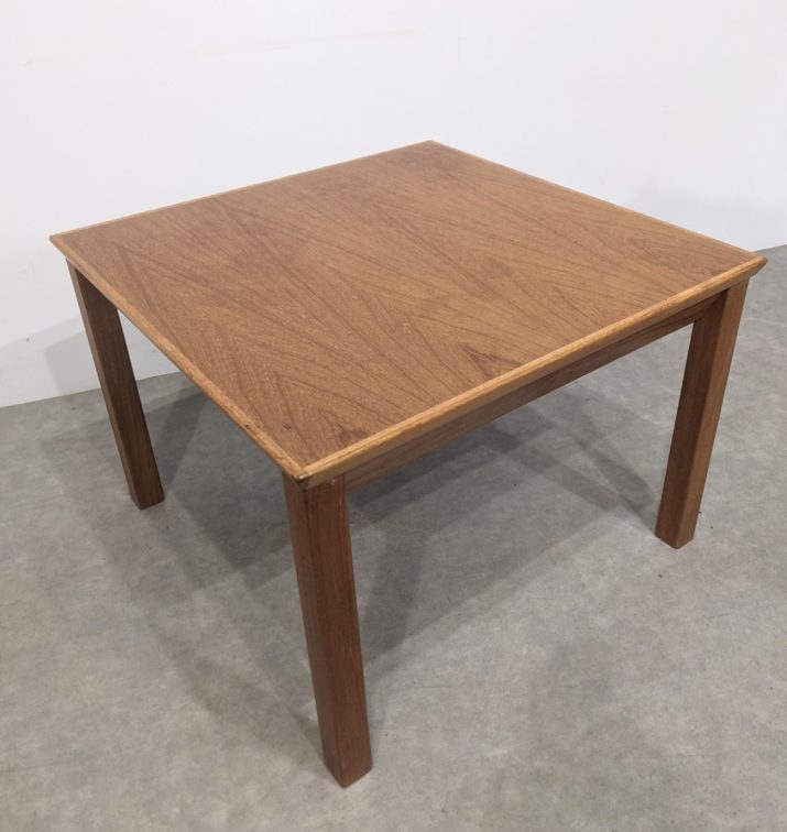 Table basse danoise