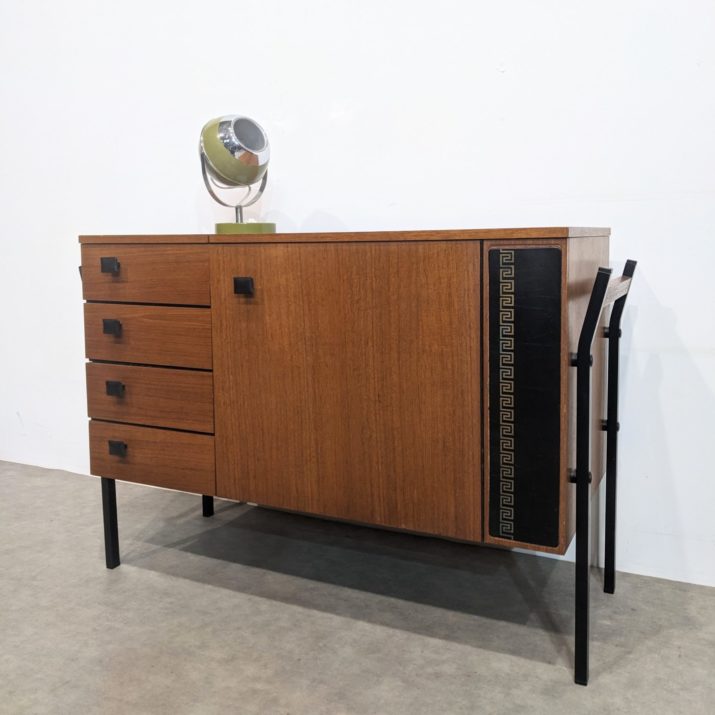 Meuble d'appoint : TV, bar, couture