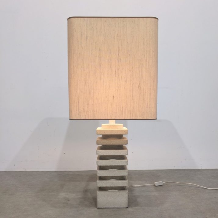 Grande lampe en pierre