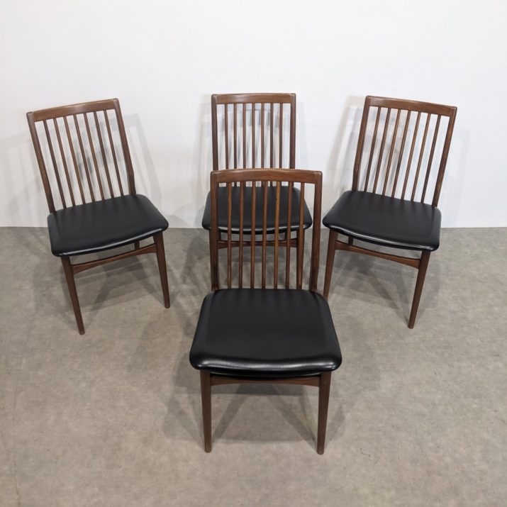 Suite de quatre chaises mid-century