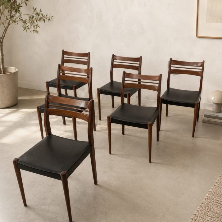 Six chaises scandinaves