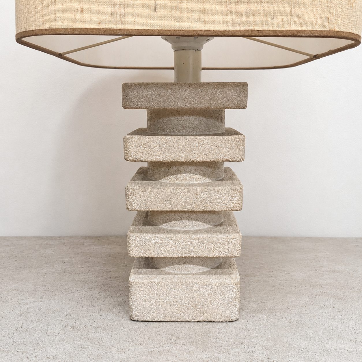 Lampe brutaliste en pierre – Image 2