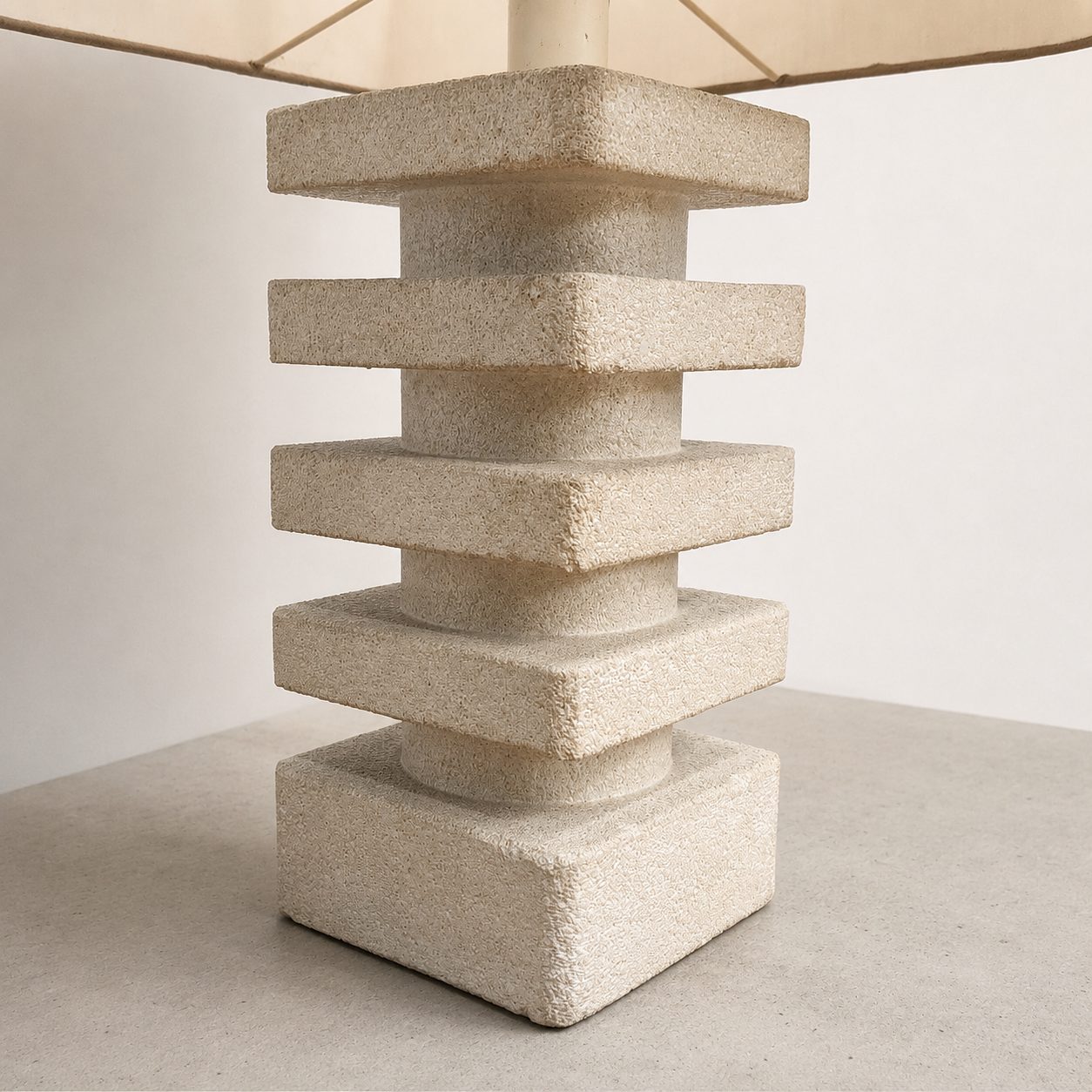 Lampe brutaliste en pierre – Image 4