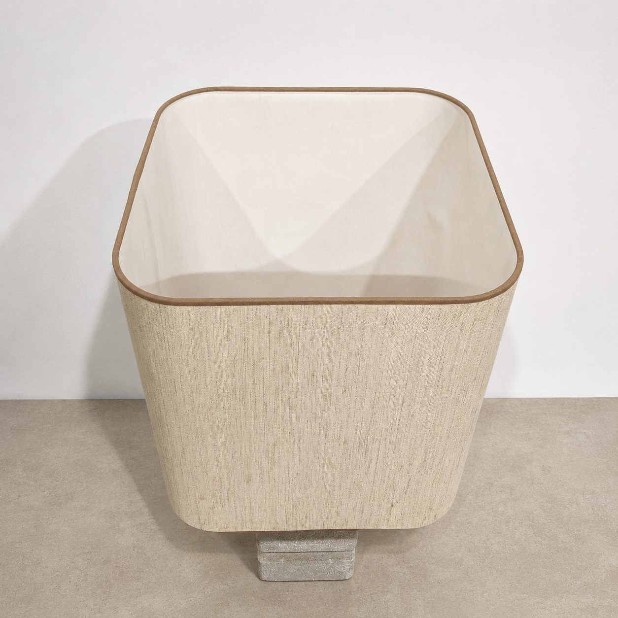 Lampe brutaliste en pierre – Image 5