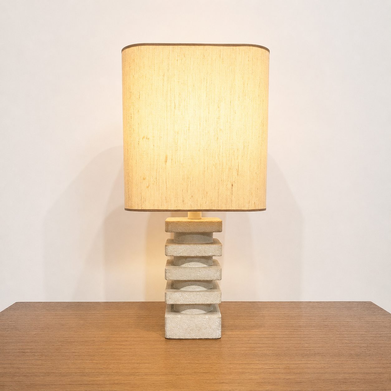 Lampe brutaliste en pierre – Image 7
