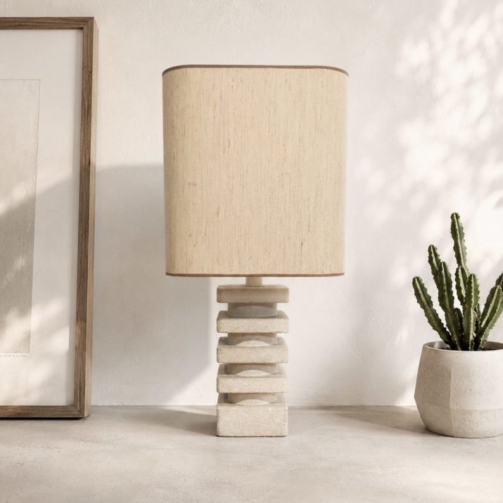Lampe brutaliste en pierre