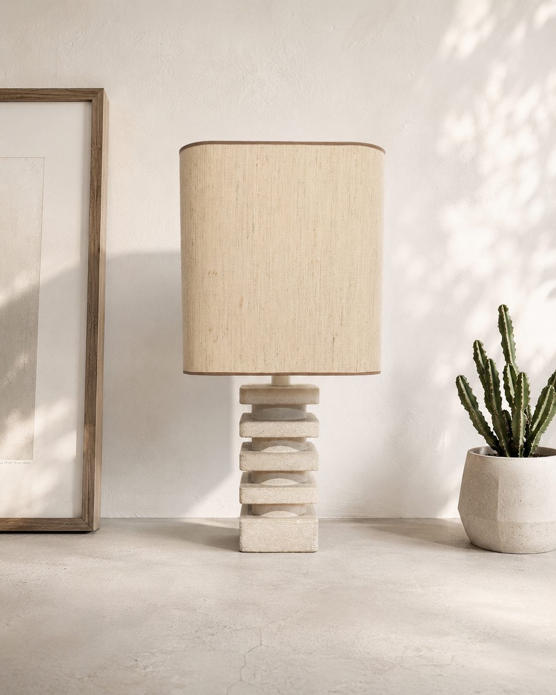 Lampe brutaliste en pierre