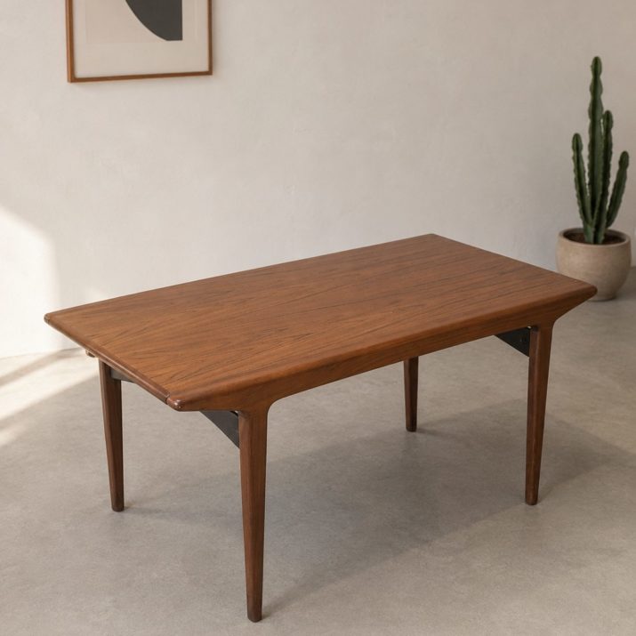 Table à repas scandinave en teck massif