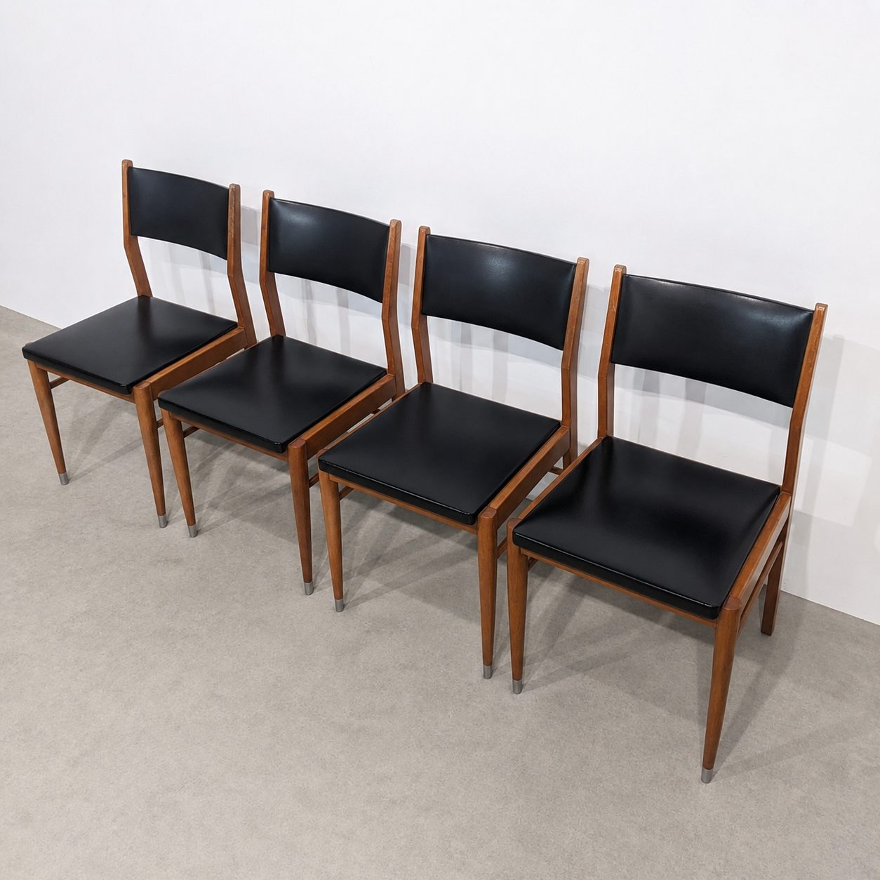 Ensemble de 4 chaises skaï noir – Image 3