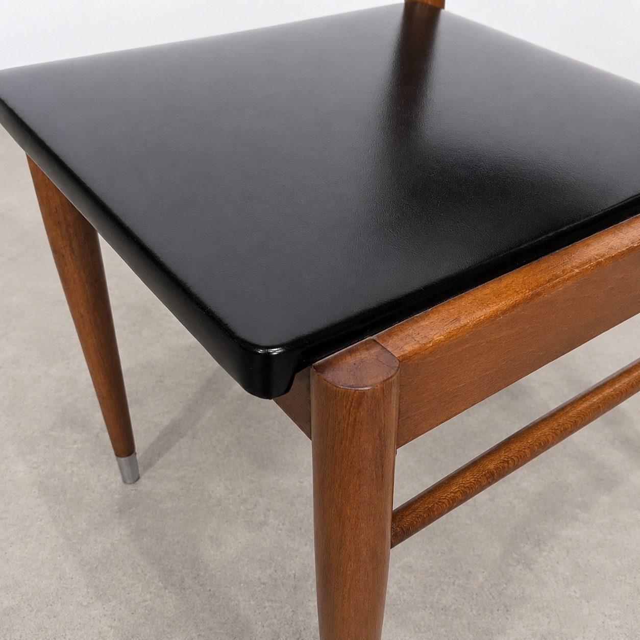 Ensemble de 4 chaises skaï noir – Image 6