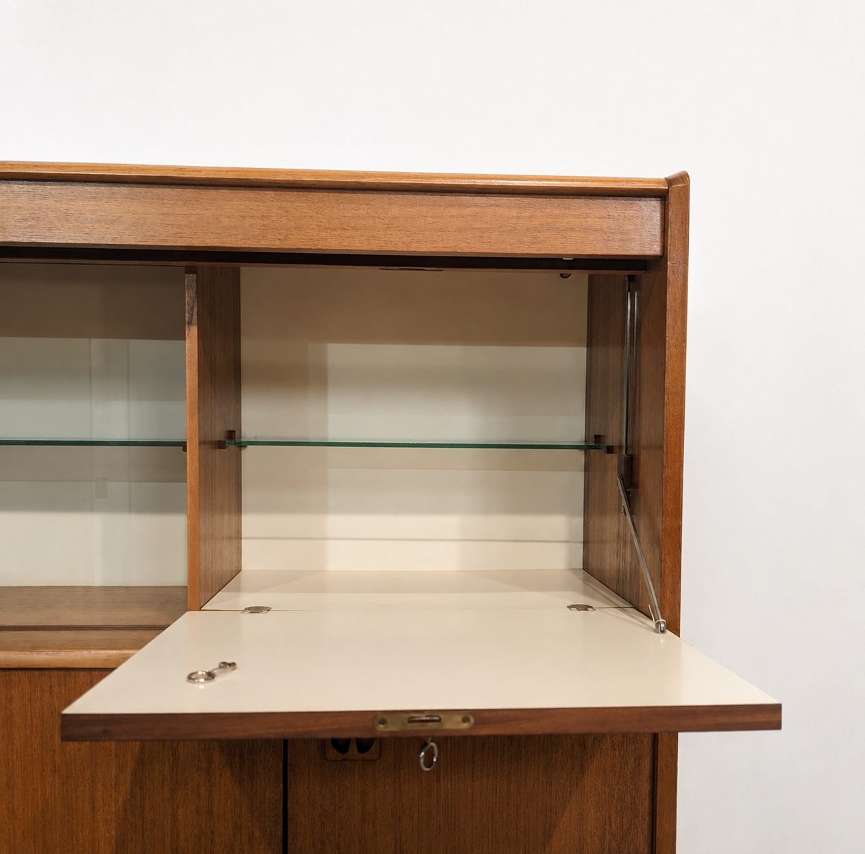Highboard scandinave vintage en teck – Image 6