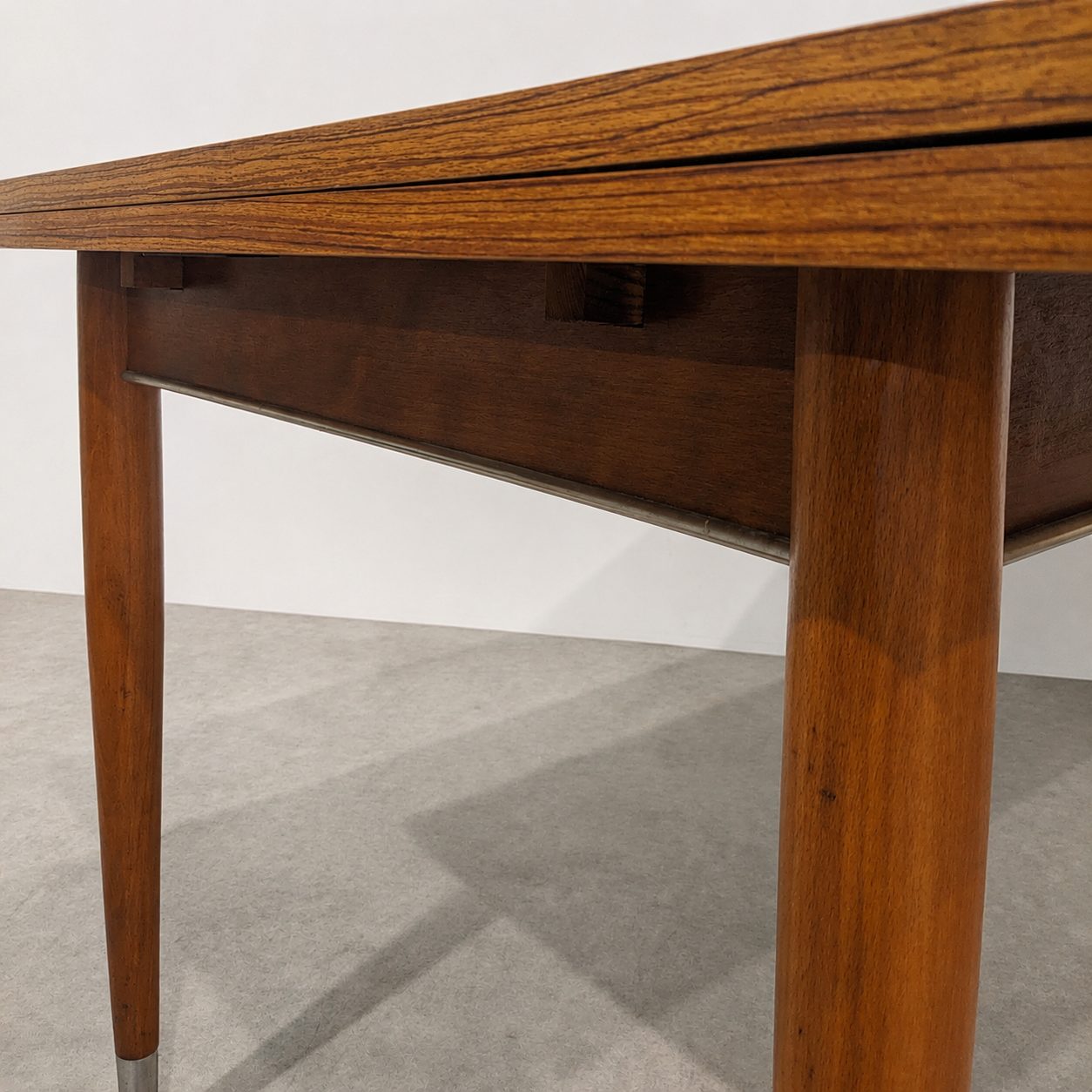 Table à manger retro – Image 5