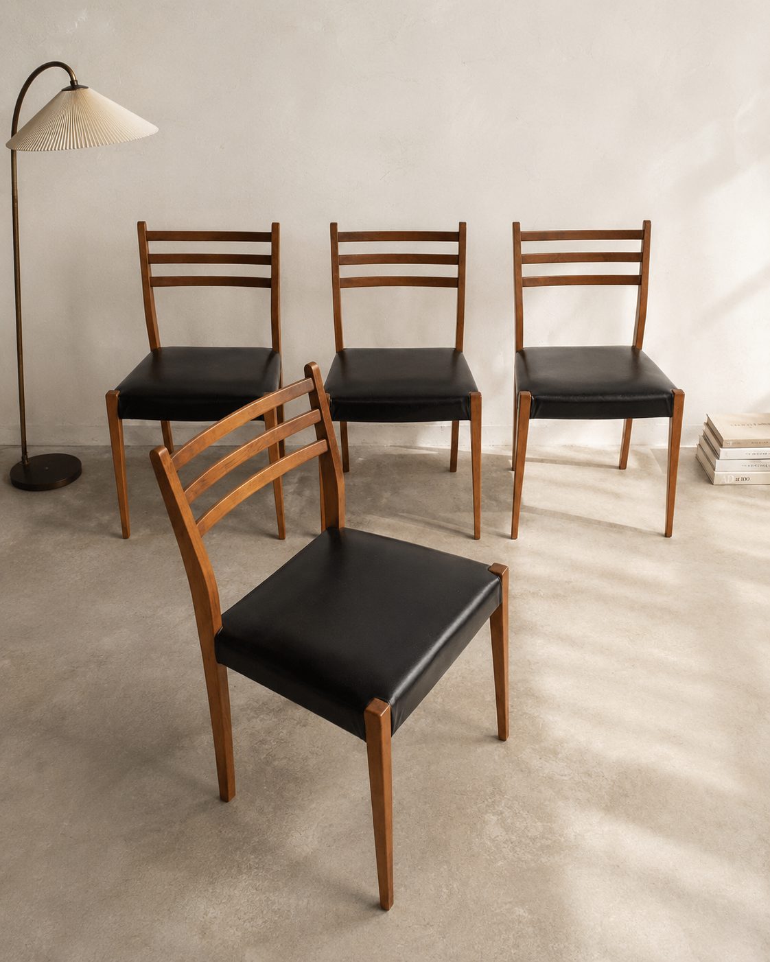 4 chaises vintage scandinaves
