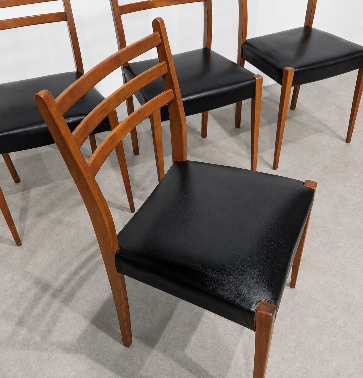 4 chaises vintage scandinaves – Image 3