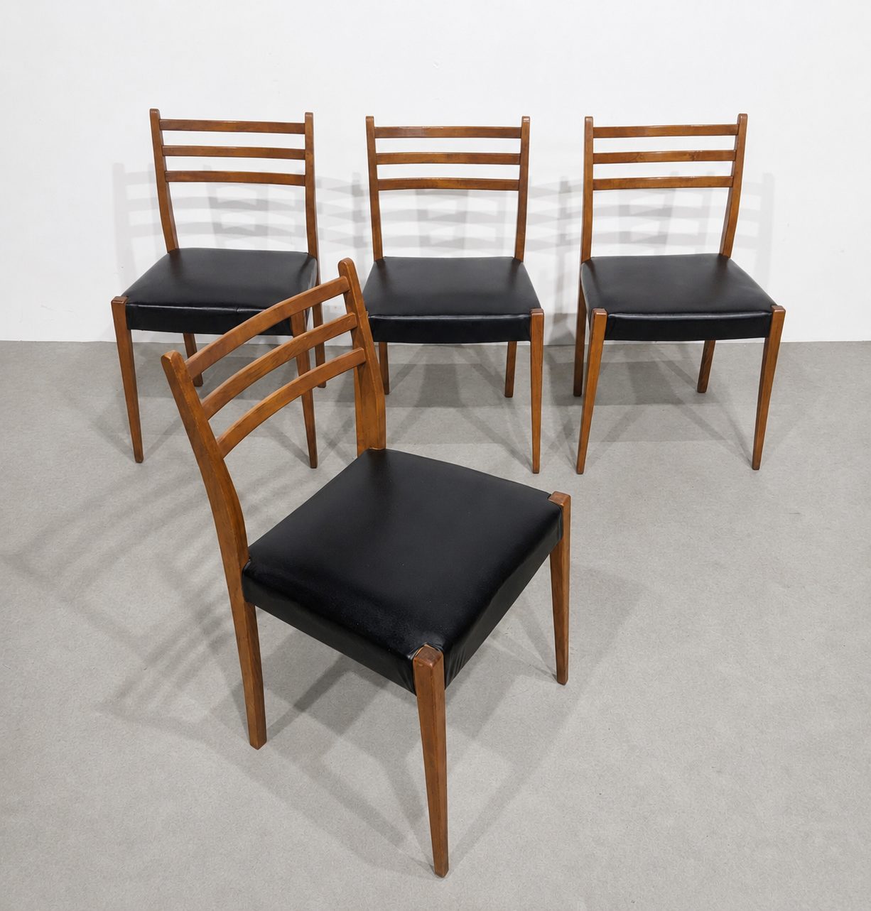 4 chaises vintage scandinaves – Image 6
