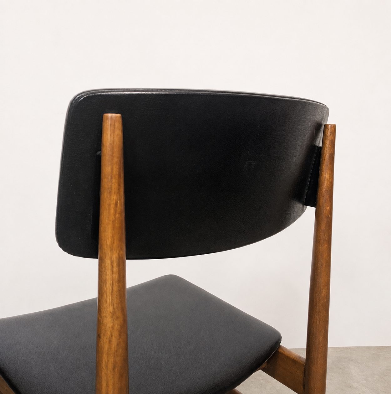 Lot de six chaises vintage scandinaves – Image 7