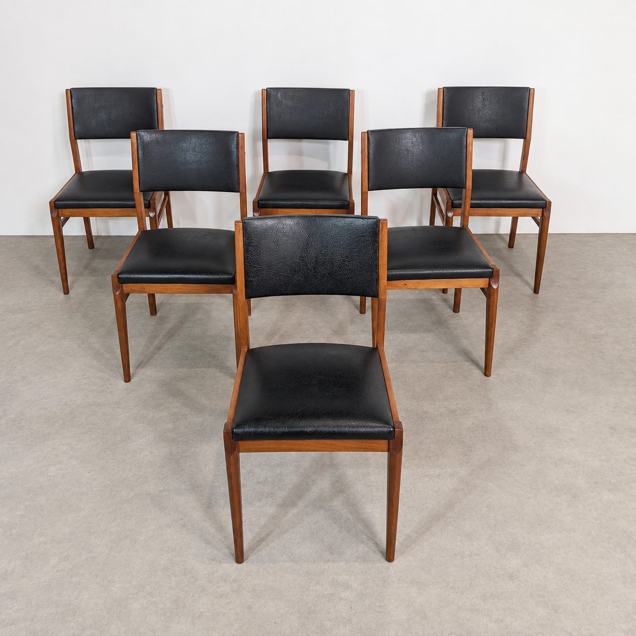 Ensemble de 6 chaises vintage scandinaves en bois massif – Image 2