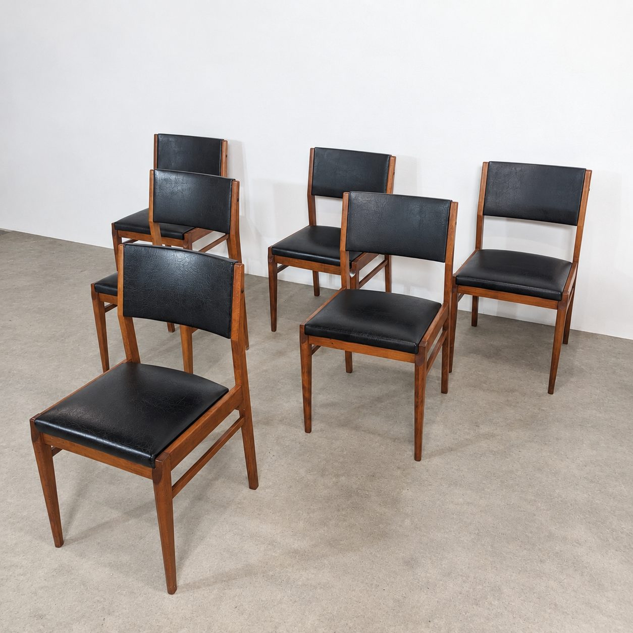 Ensemble de 6 chaises vintage scandinaves en bois massif – Image 3