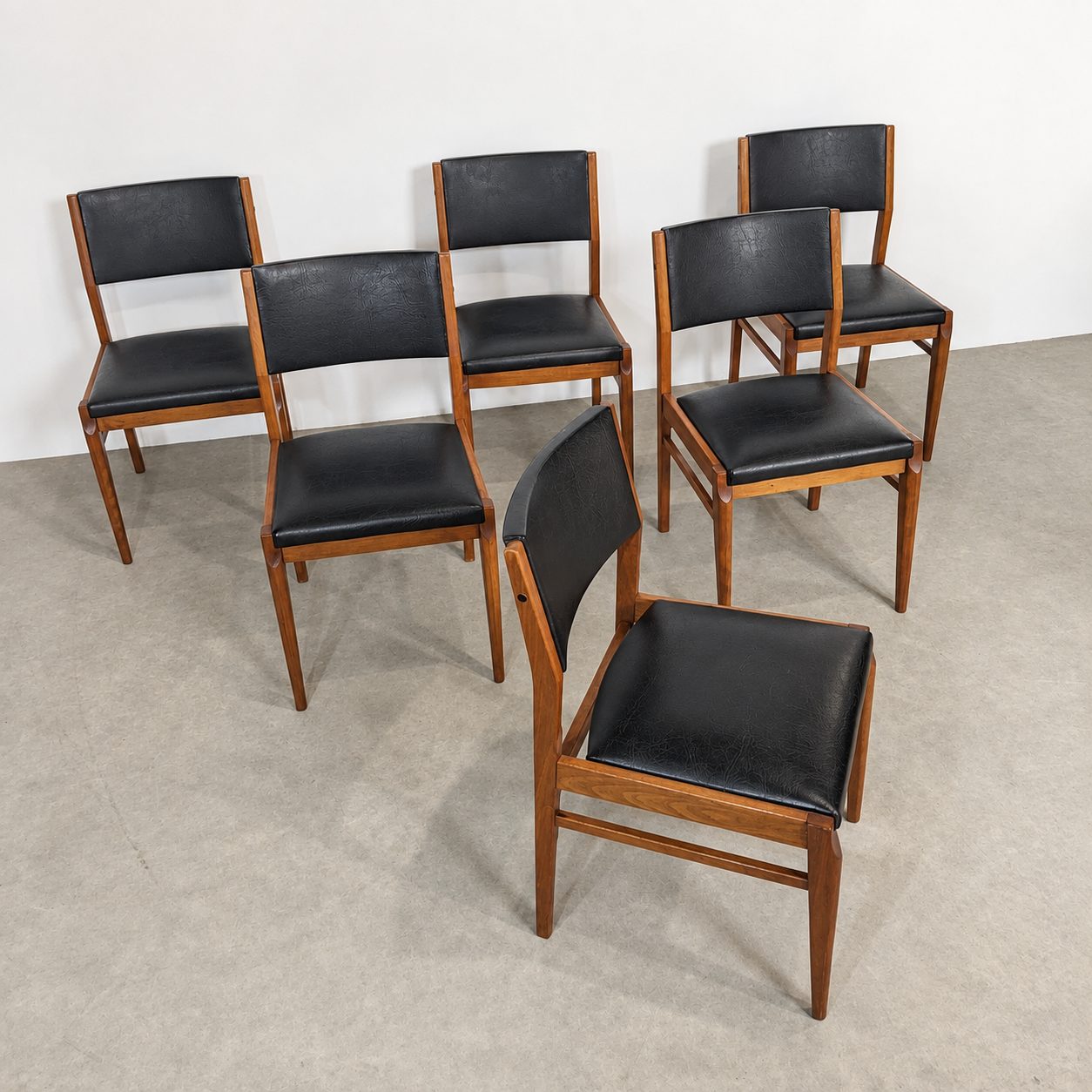 Ensemble de 6 chaises vintage scandinaves en bois massif – Image 4