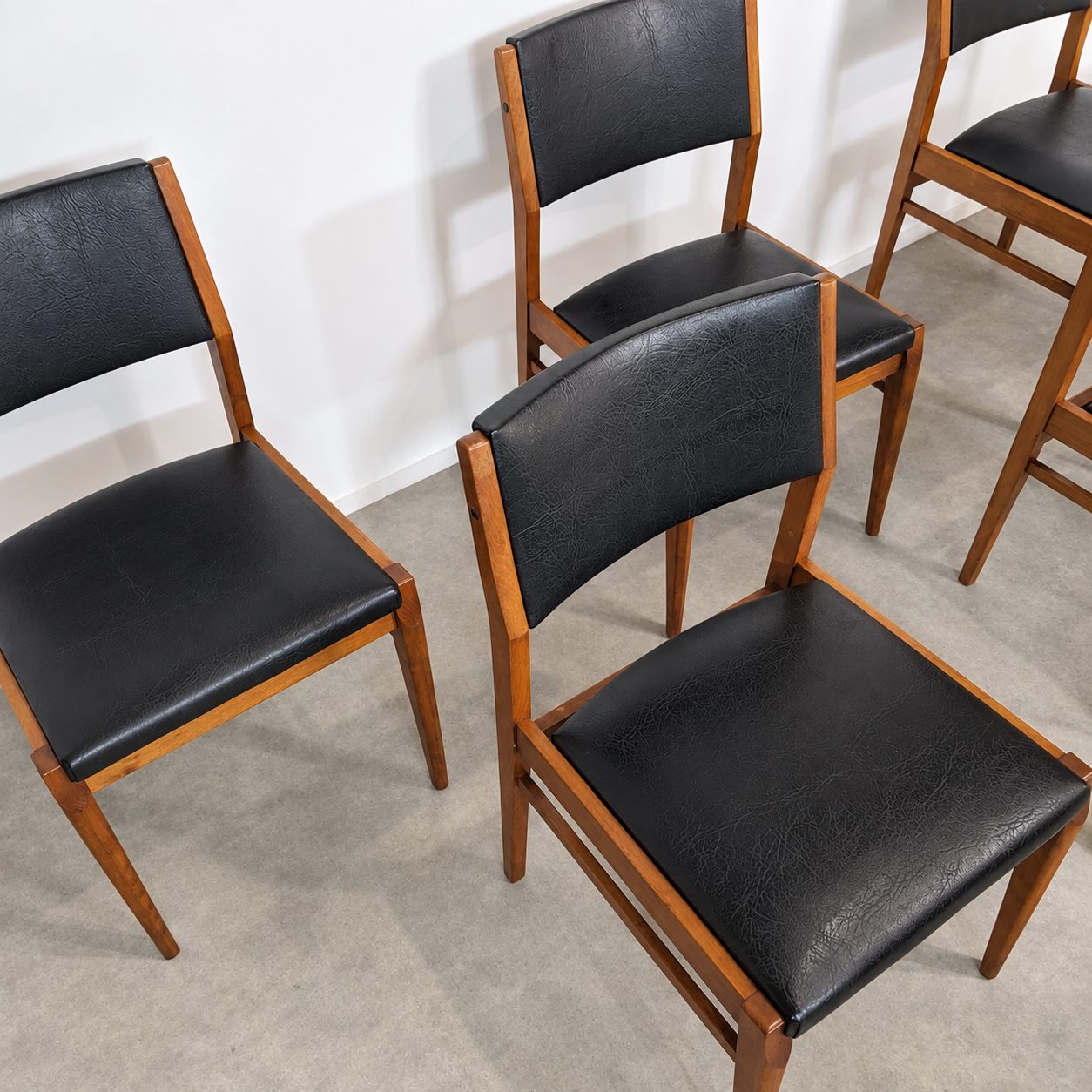 Ensemble de 6 chaises vintage scandinaves en bois massif – Image 5