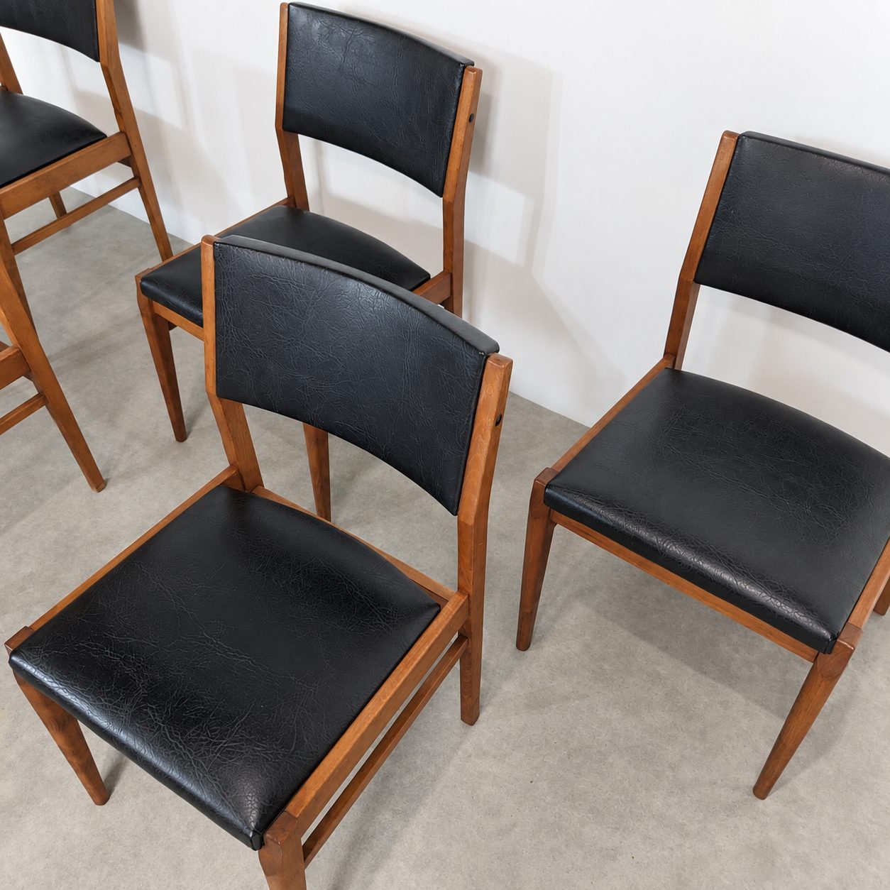 Ensemble de 6 chaises vintage scandinaves en bois massif – Image 6