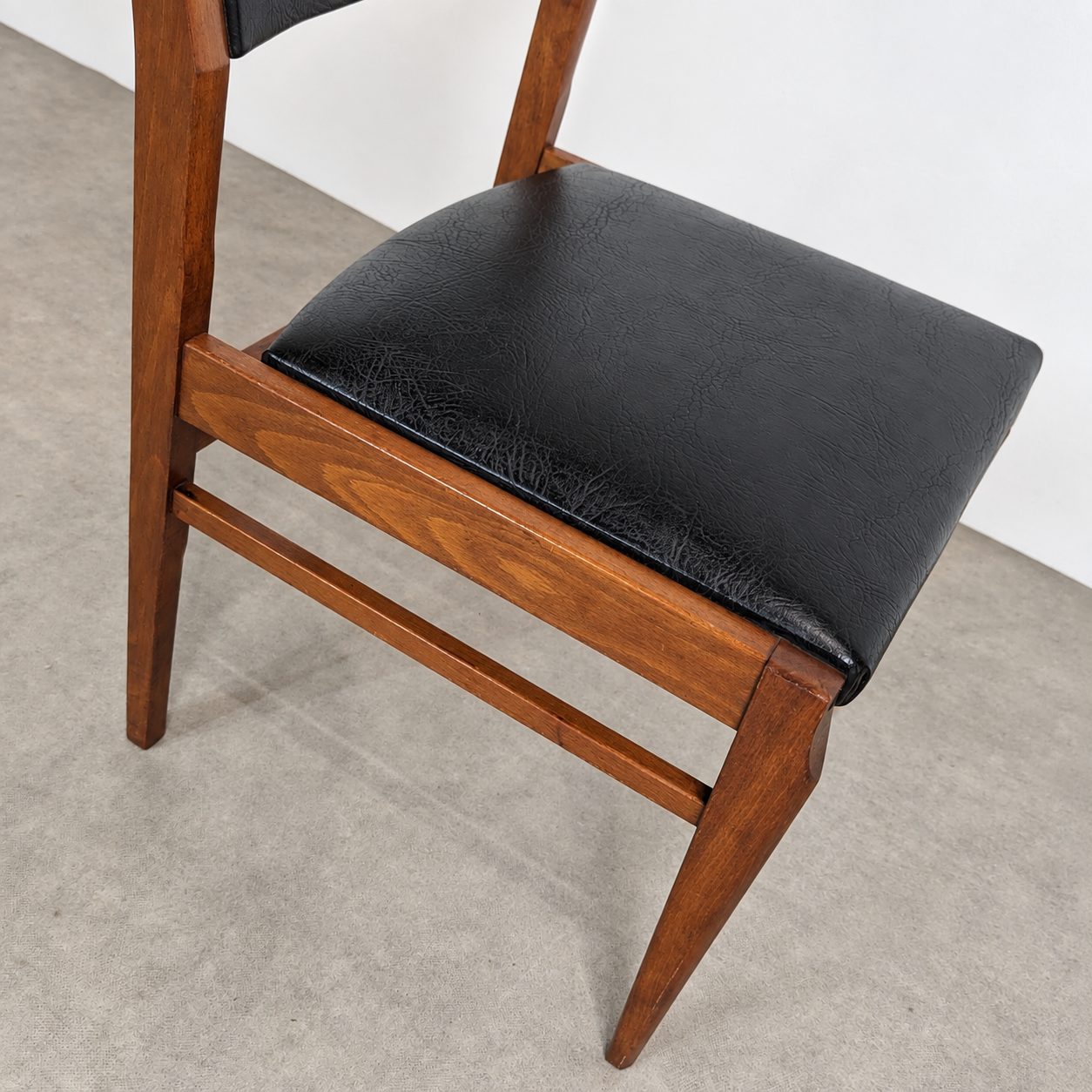 Ensemble de 6 chaises vintage scandinaves en bois massif – Image 9