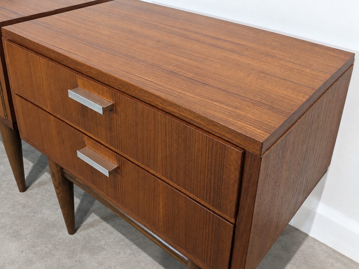Paire de tables de chevet vintage – Image 2