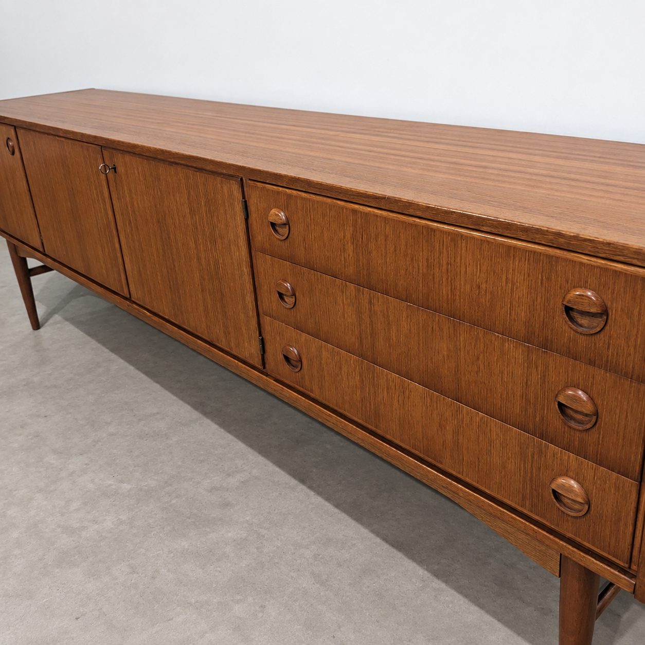 Lowboard mid-century en teck – Image 4