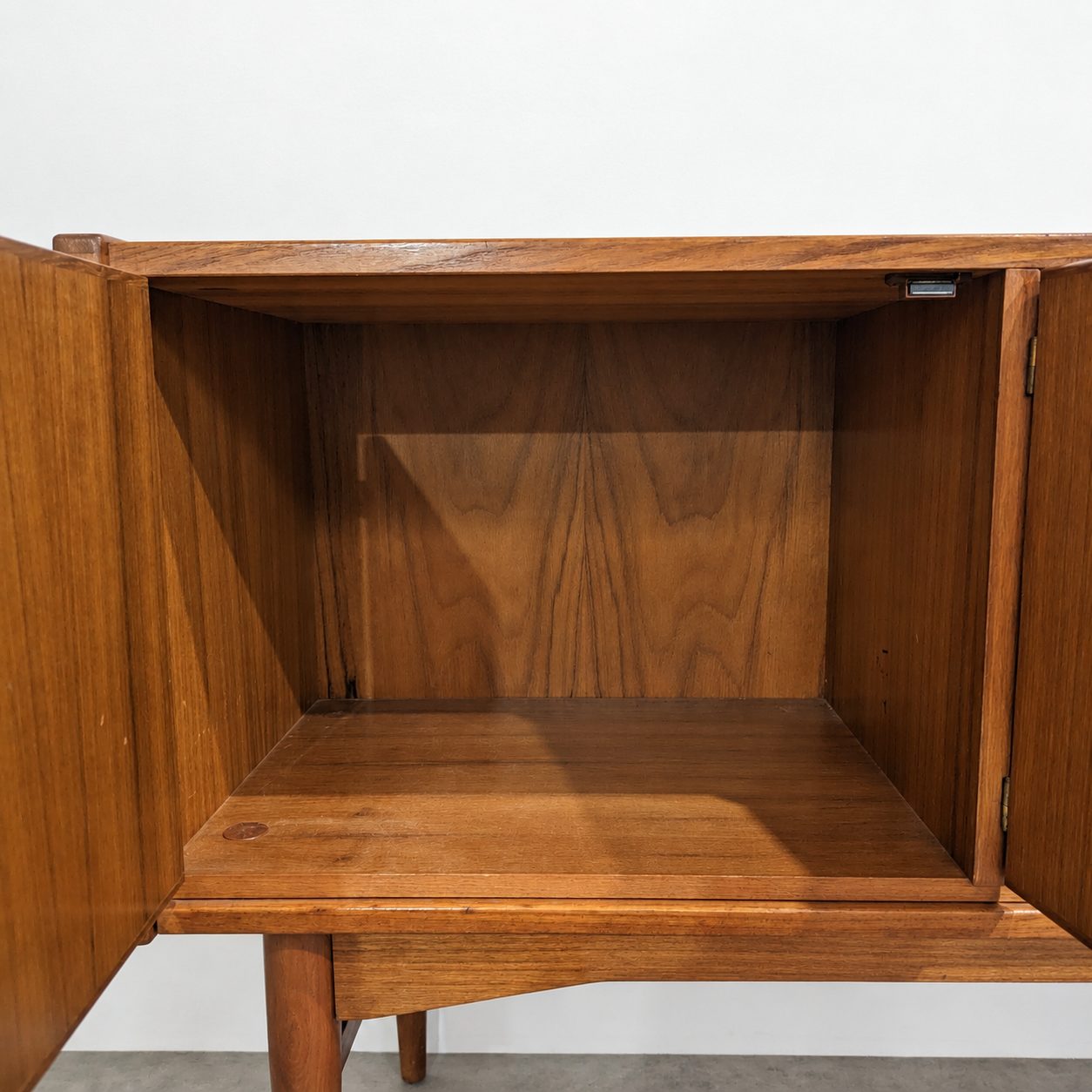 Lowboard mid-century en teck – Image 13